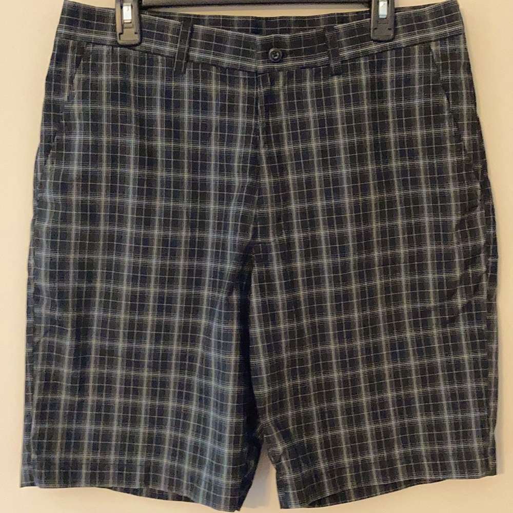 Men’s plaid shorts
